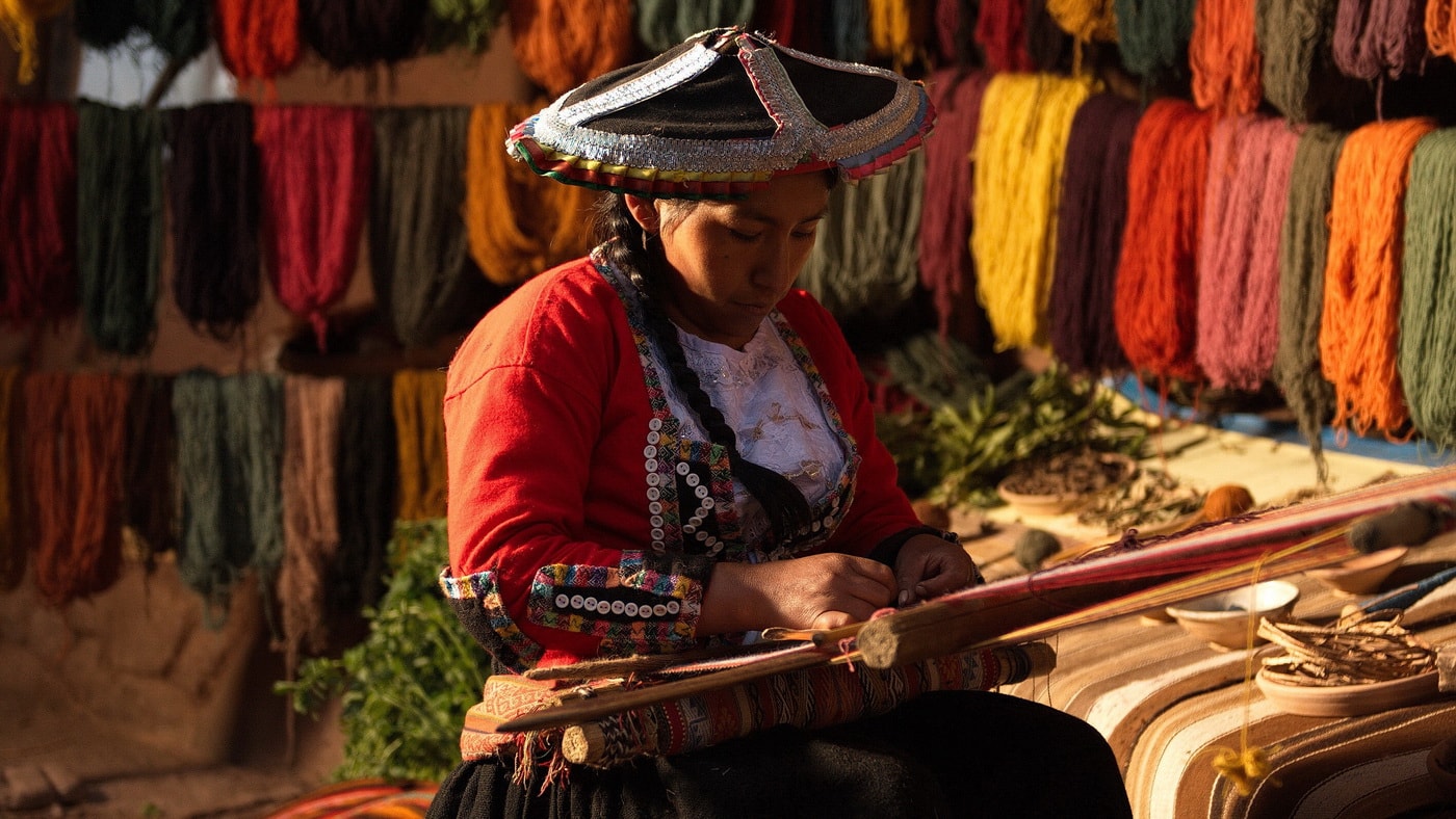 Handwerk mit Alpaka-Wolle in Cusco (c) PromPeru